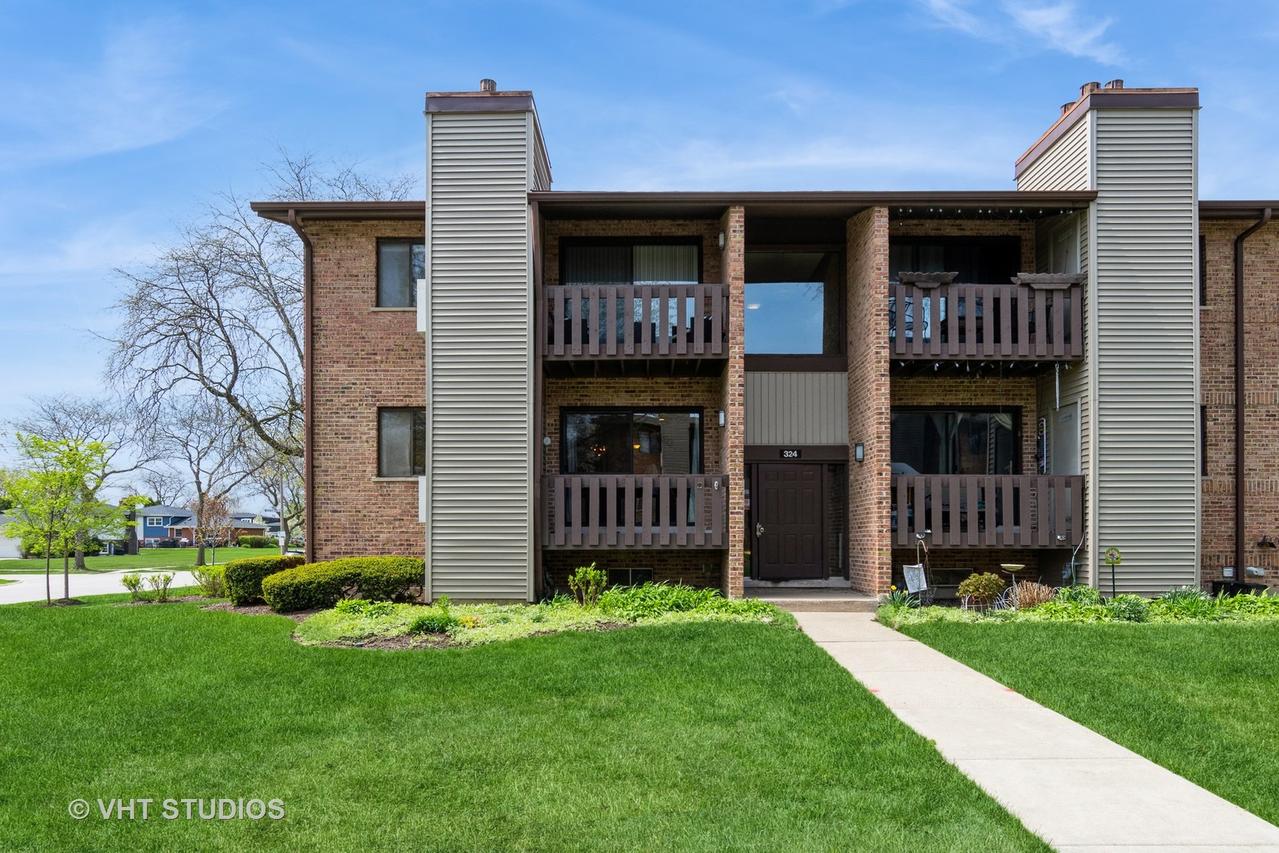 324 Sheridan Dr. #1A, Willowbrook, IL 60527