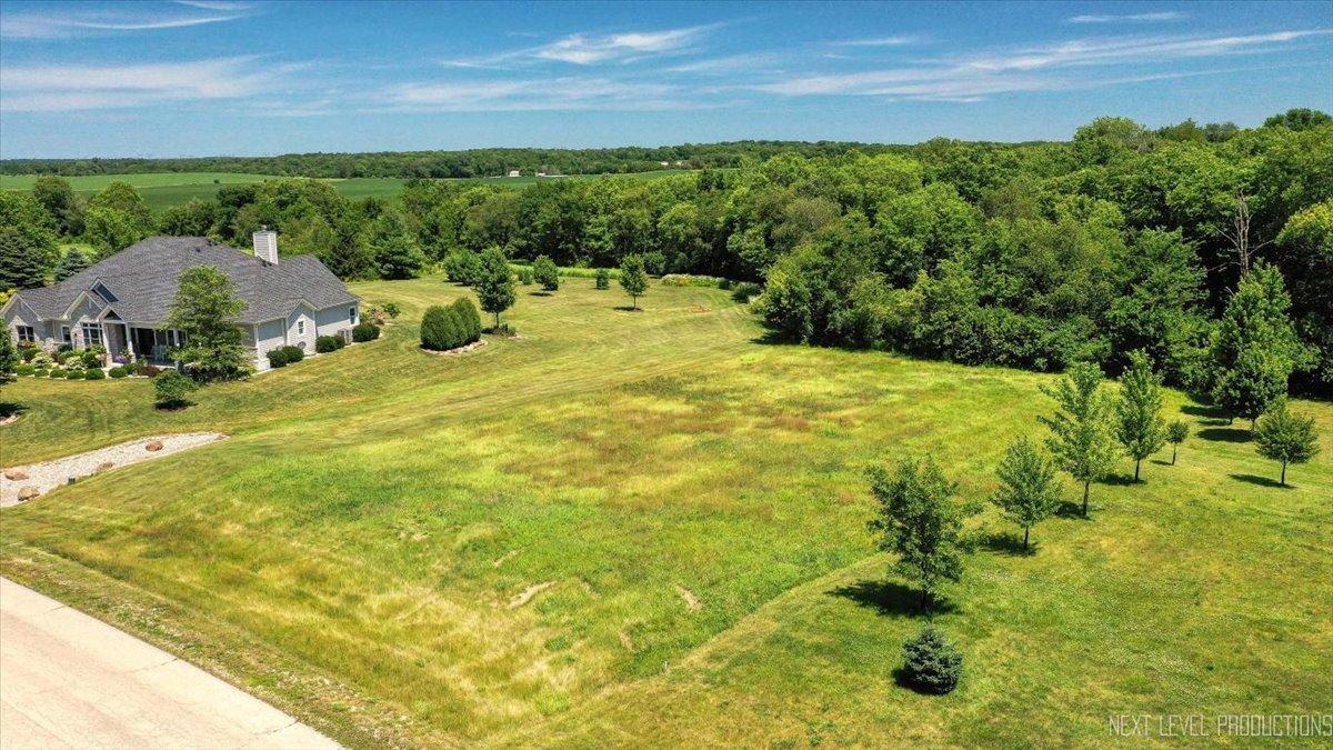 9320 N Stonewall Dr., Newark, IL 60541