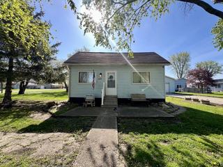 208 Illinois St., Hindsboro, IL 61930