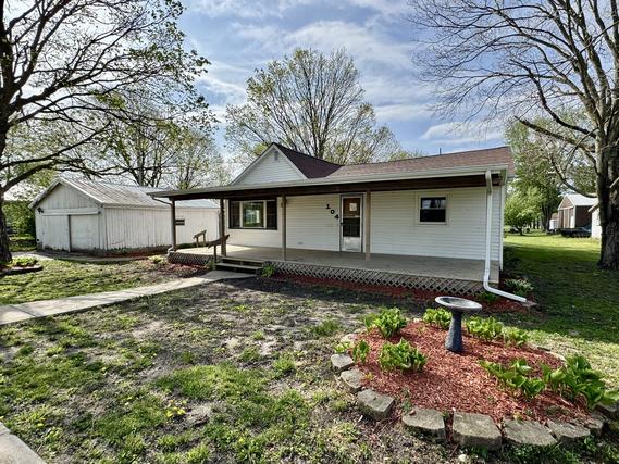 104 E Lafayette St., Magnolia, IL 61336