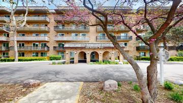 505 Redondo Dr. #206, Downers Grove, IL 60516