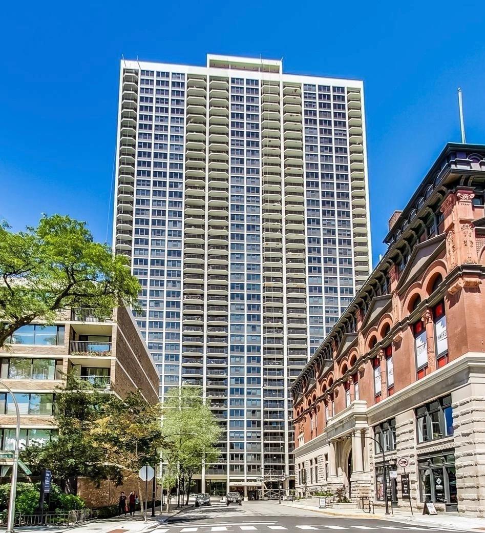 1560 N Sandburg Ter. #4301-03, Chicago, IL 60610