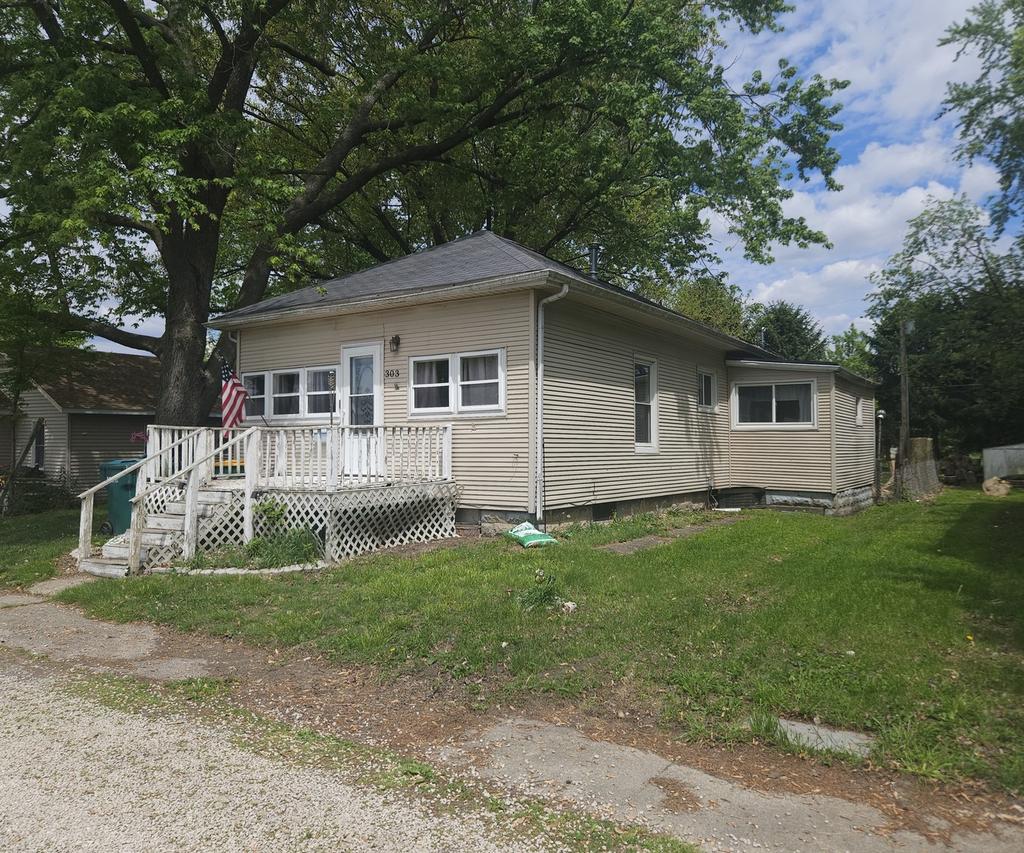 303 S Spruce St., Villa Grove, IL 61956