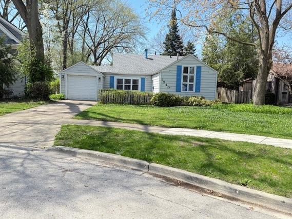 1540 Carol Ct., Northbrook, IL 60062