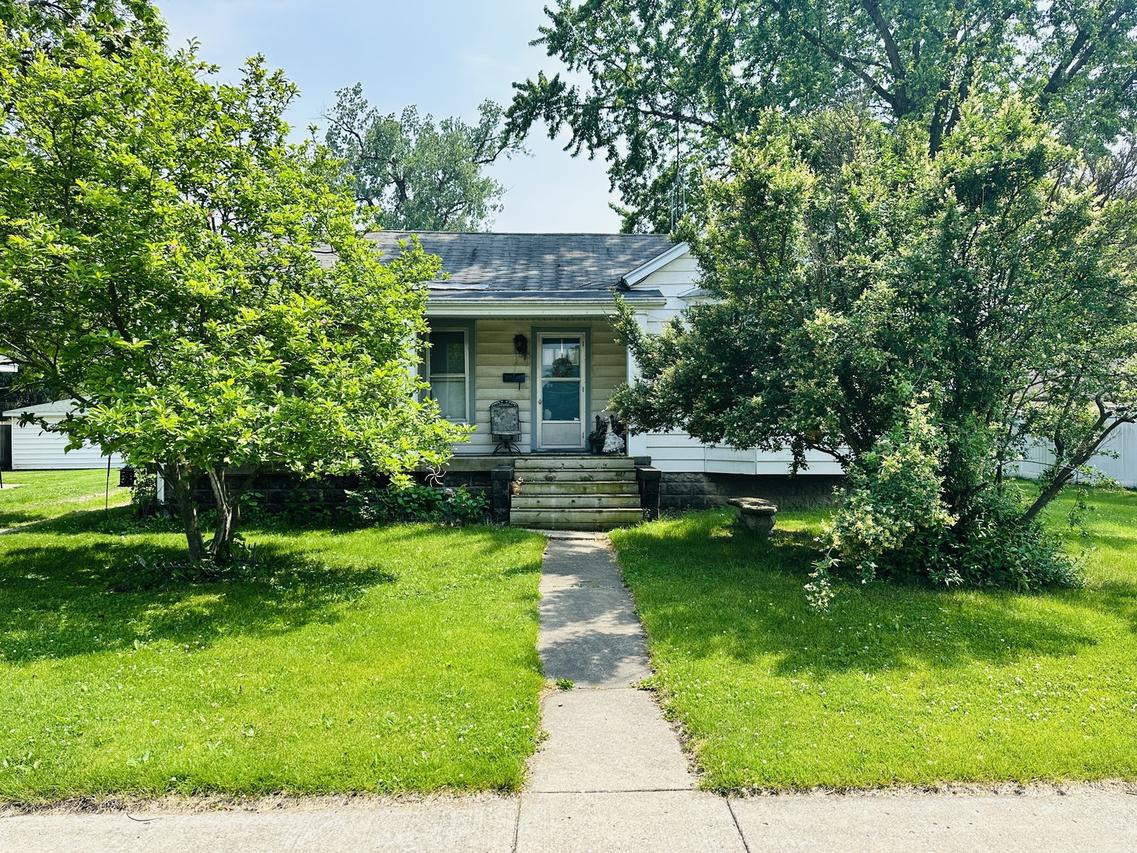 395 E Division St., Coal City, IL 60416