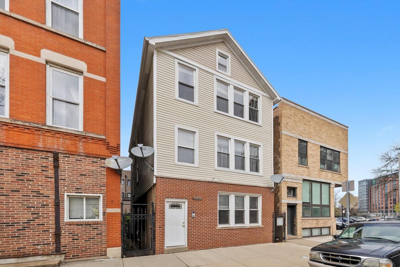 1202 W Huron St., Chicago, IL 60642