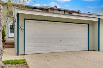 217 Applewood Ln., Bloomingdale, IL 60108