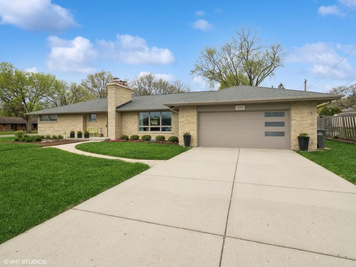 1220 Demmond St., Elgin, IL 60123
