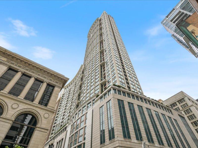 130 N Garland Ct. #5101, Chicago, IL 60602