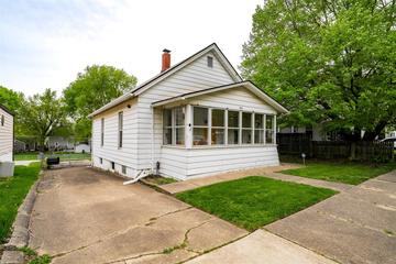906 E Chestnut St., Bloomington, IL 61701