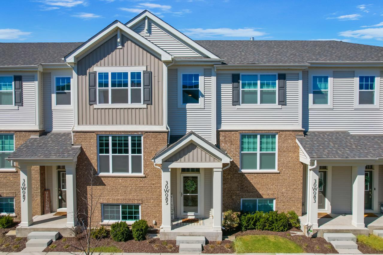 30w085 Brayman Ct., Warrenville, IL 60563