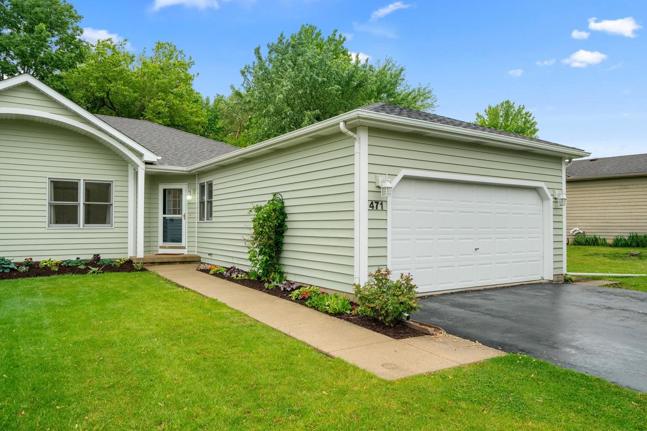 471 W Miller Ave., Hinckley, IL 60520