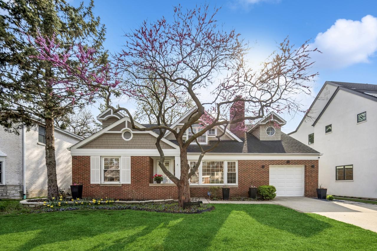 442 S Stratford Ave., Elmhurst, IL 60126