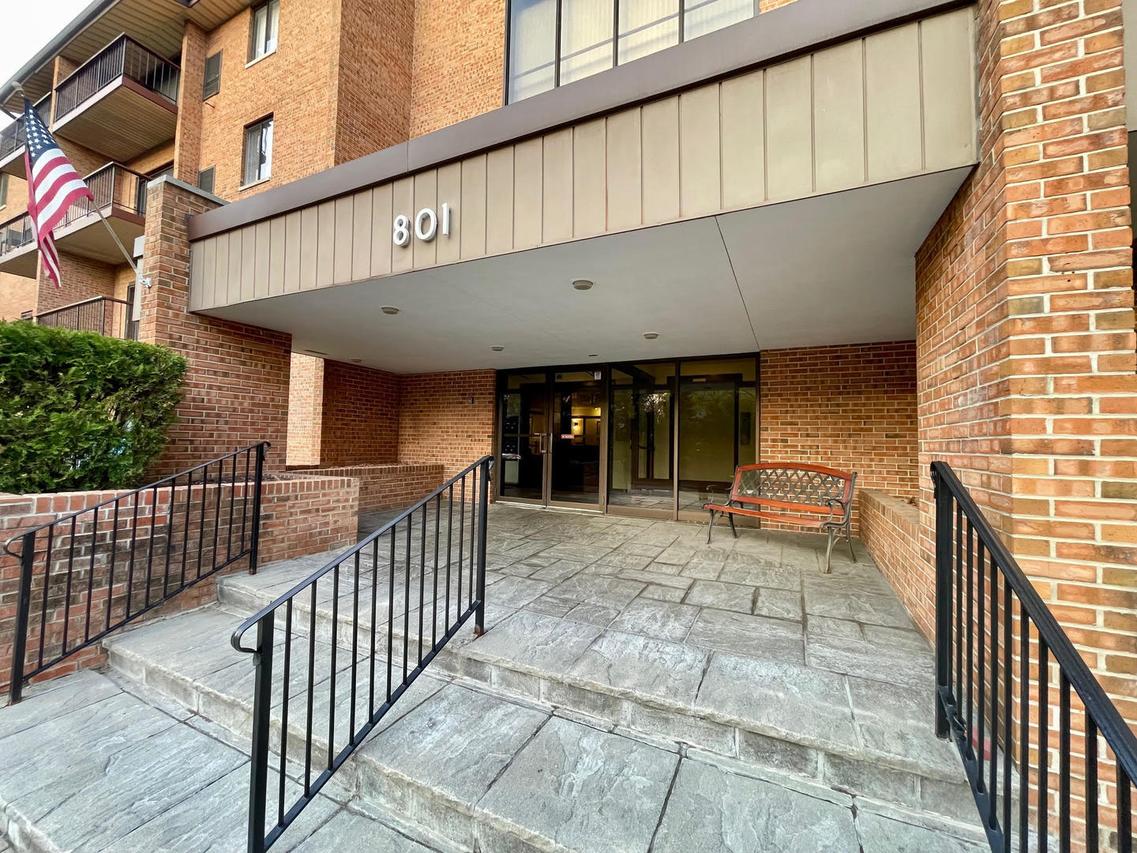 801 79th St. #307, Darien, IL 60561