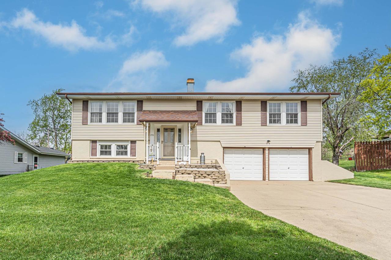 1755 Chippendale Rd., Hoffman Estates, IL 60169