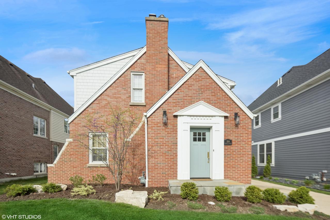 324 S Poplar Ave., Elmhurst, IL 60126