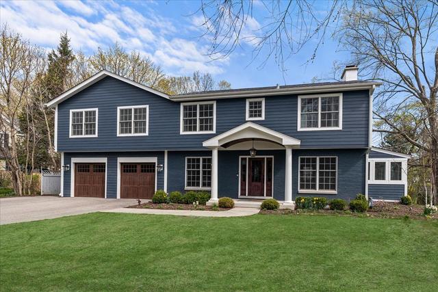 130 Ravine Forest Dr., Lake Bluff, IL 60044