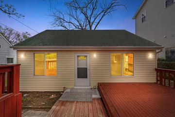 15 N Hillcrest Ave., Fox Lake, IL 60020