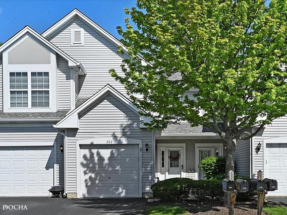 303 Huntington Ct., Oswego, IL 60543