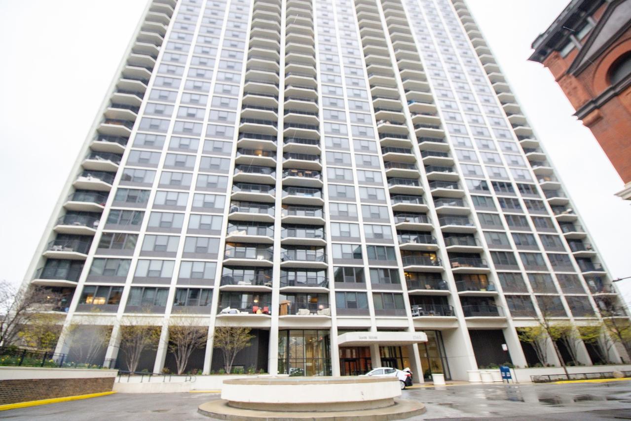 1560 N Sandburg Ter. #504J, Chicago, IL 60610