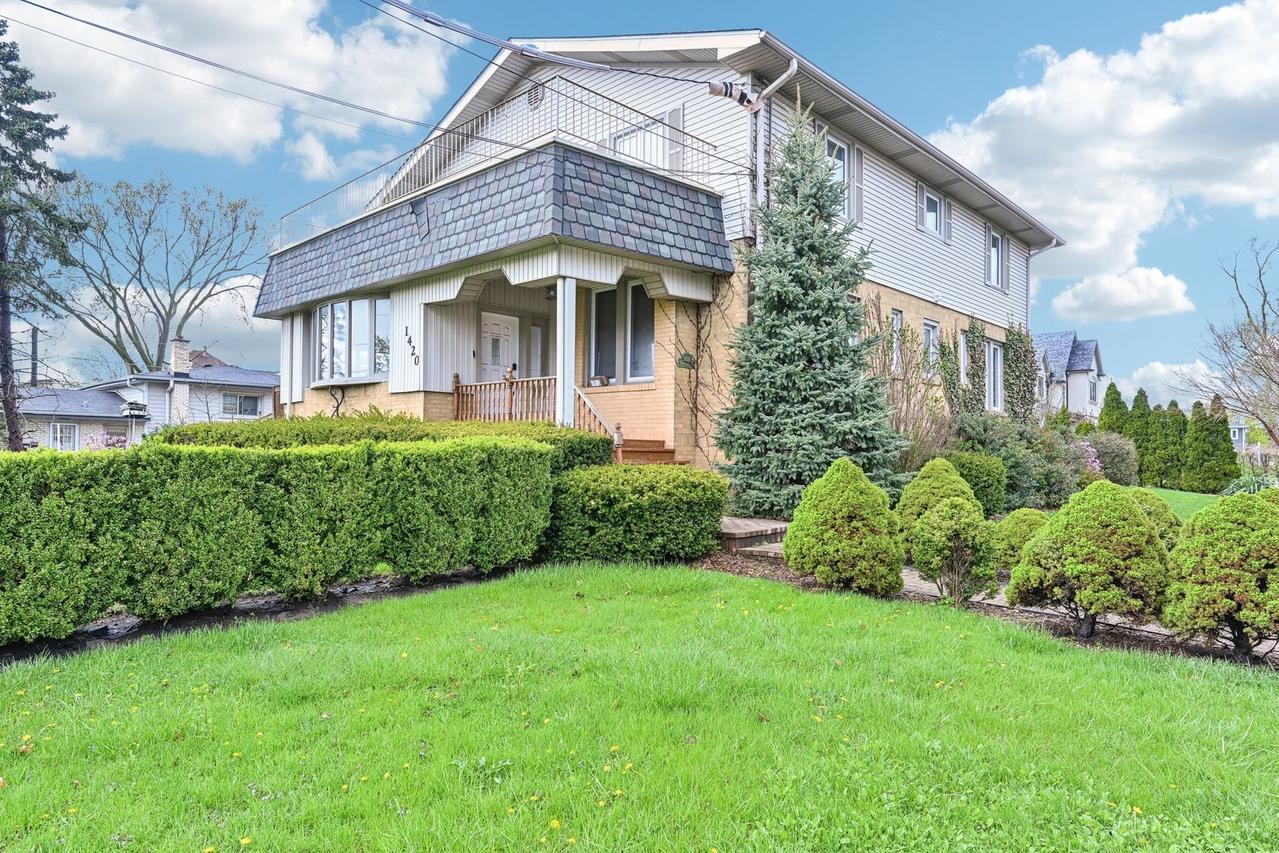 1420 Oakton St., Park Ridge, IL 60068