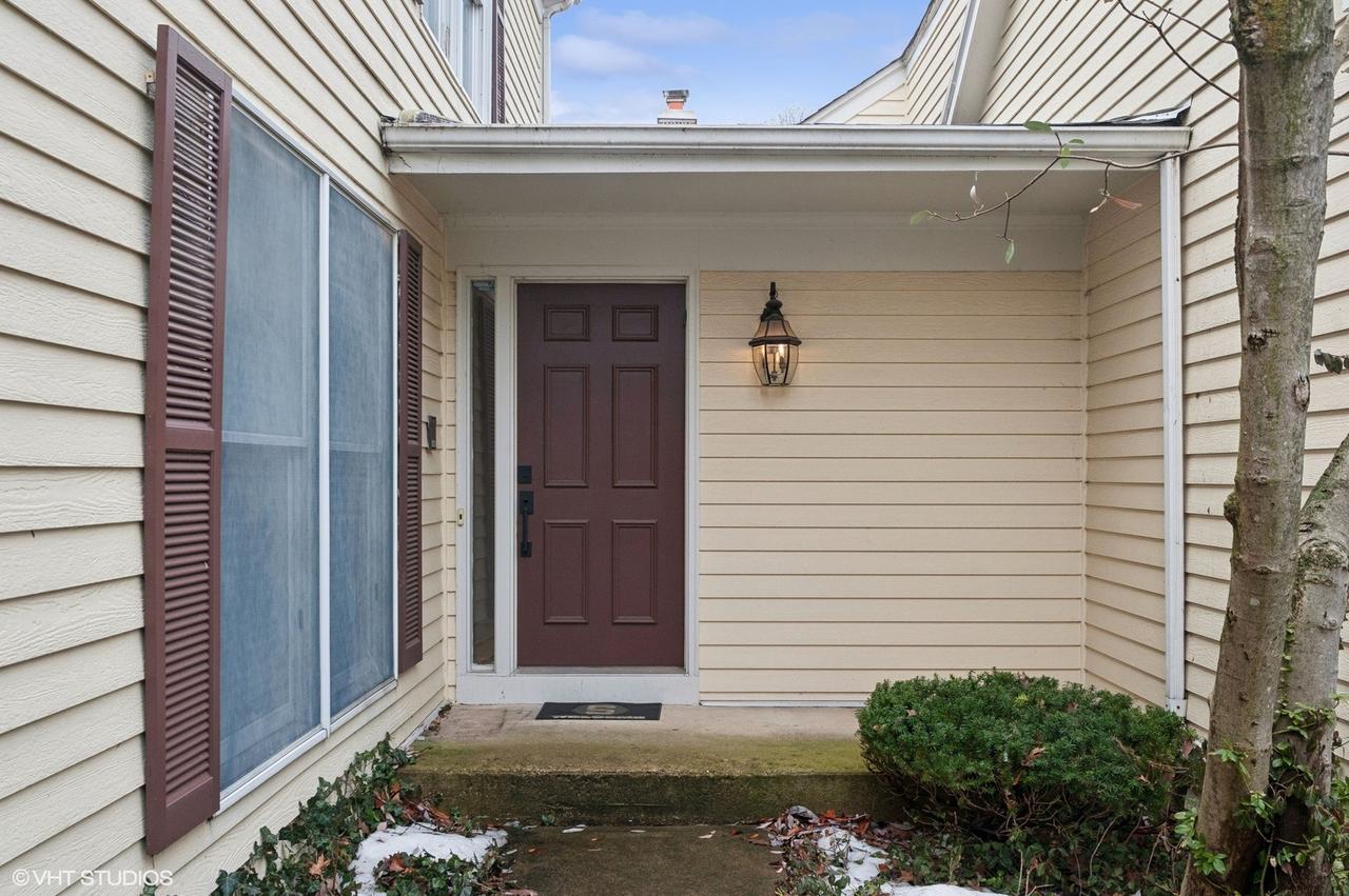 823 Suffield Sq., Lincolnshire, IL 60069