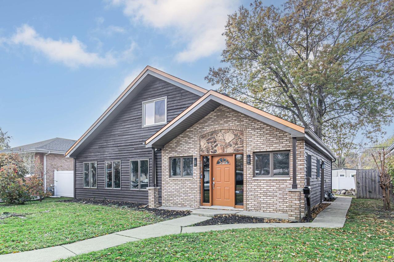 18756 Sherman St., Lansing, IL 60438