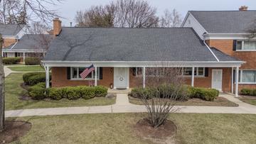 806 Chanticleer Ln., Hinsdale, IL 60521