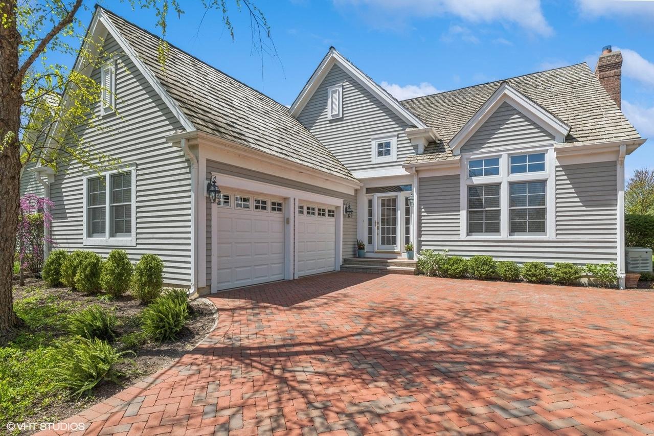 30 S Canterbury Ct., Lake Forest, IL 60045