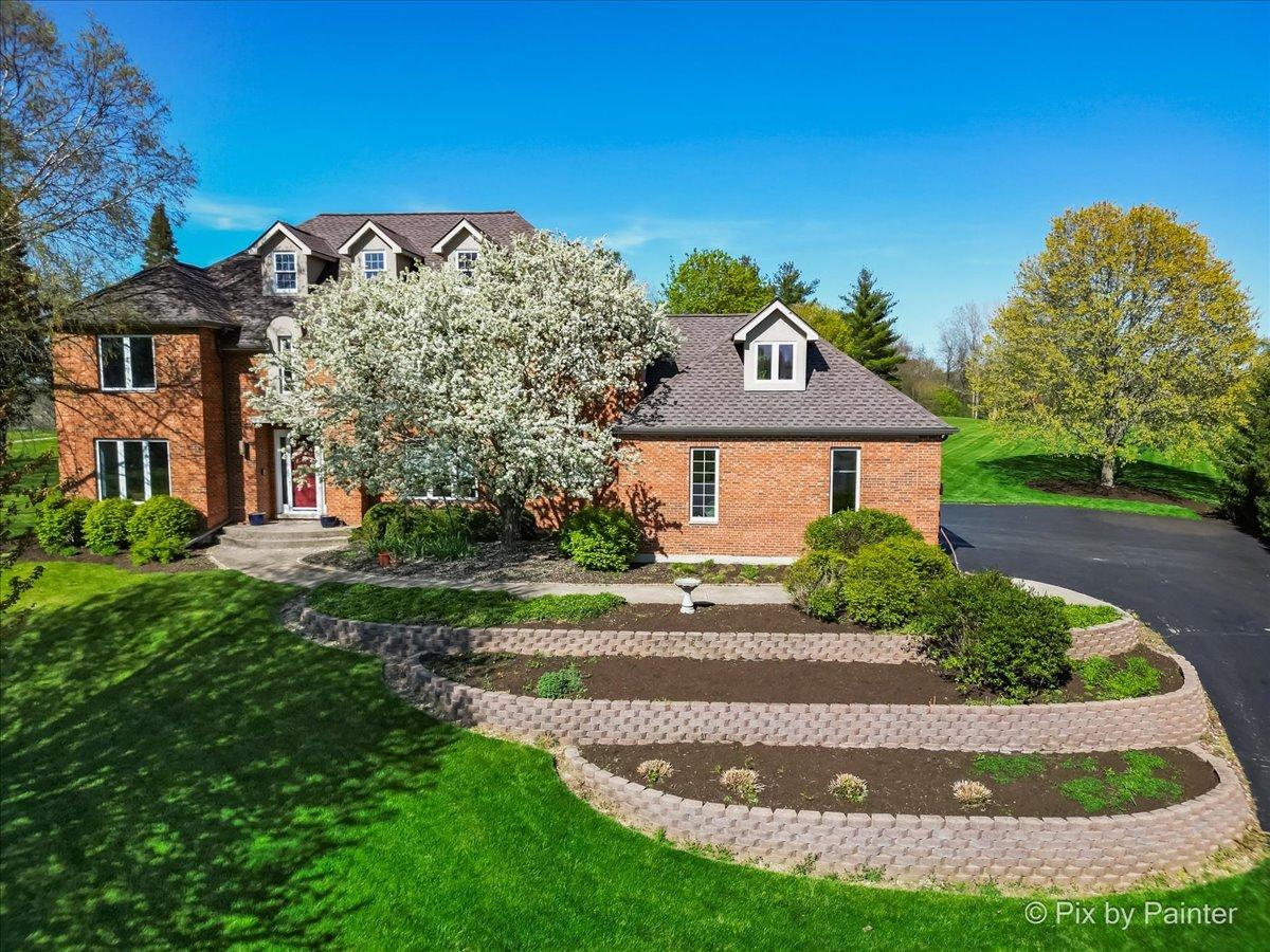 19 Lorraine Ct., Oakwood Hills, IL 60013