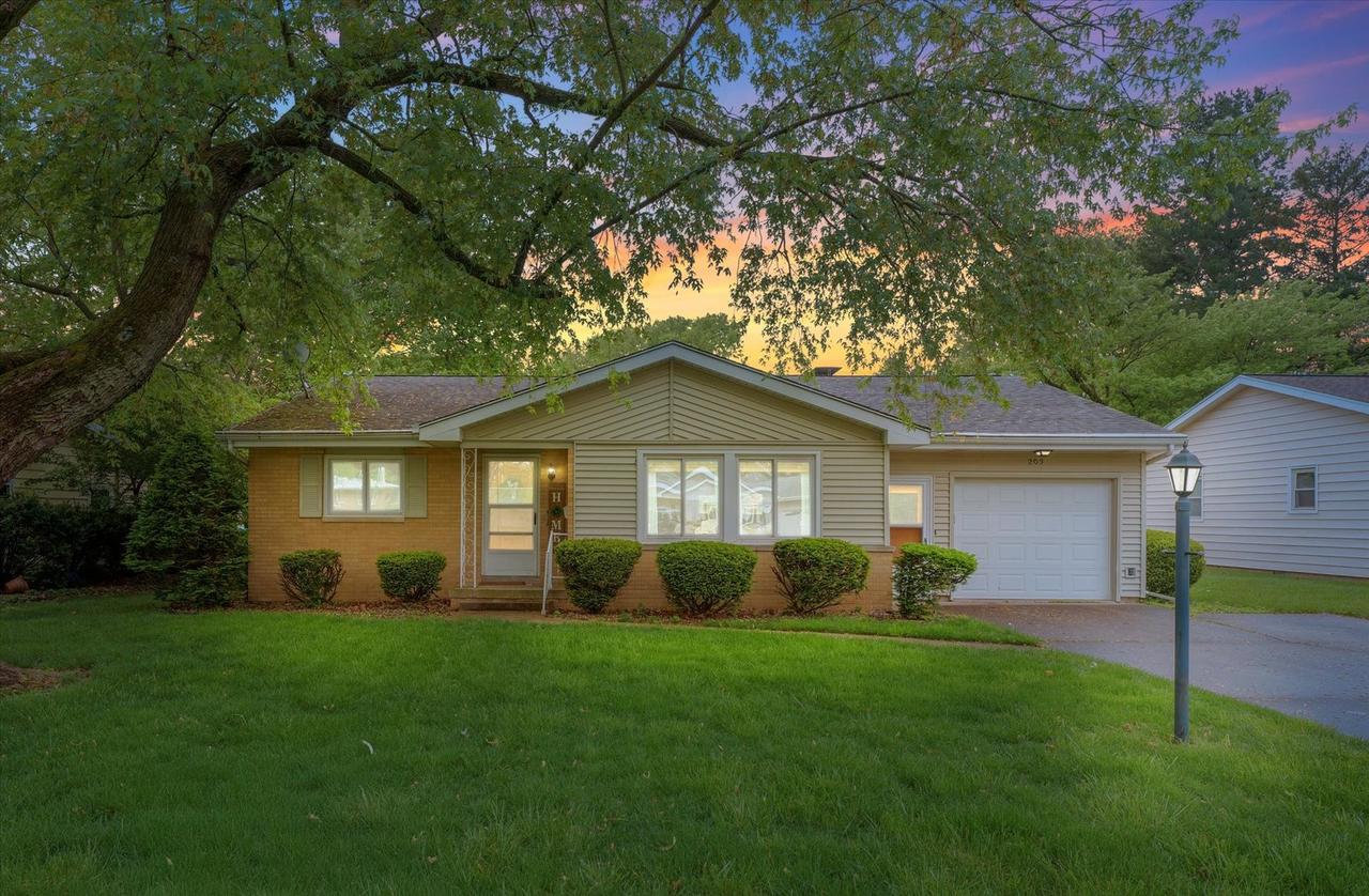 203 S 7th St., St. Joseph, IL 61873