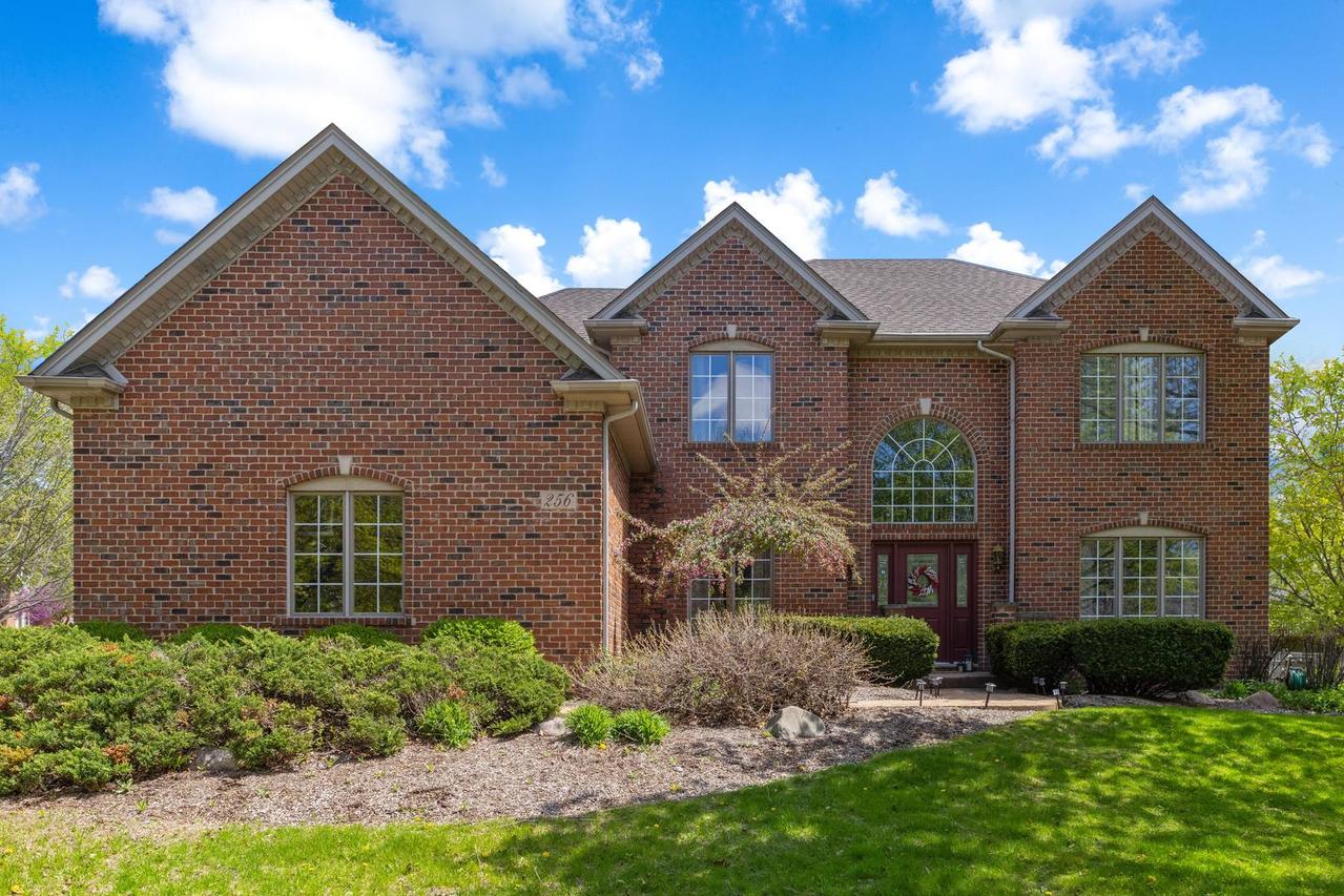 256 Willowwood Dr., Oswego, IL 60543