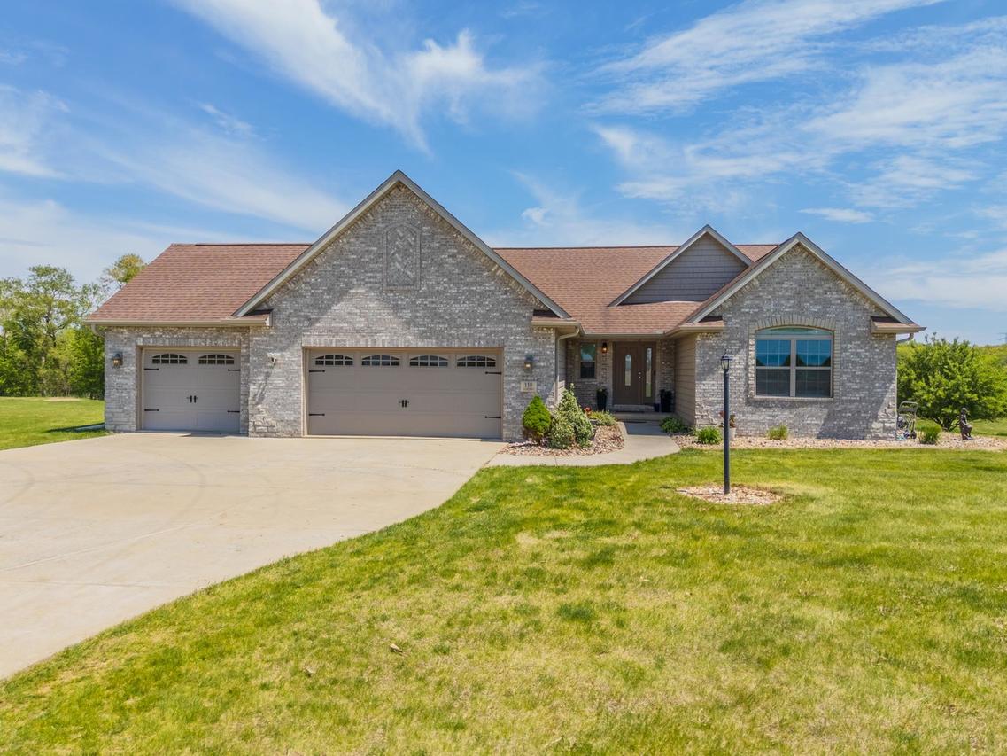 110 California Rd., Pekin, IL 61554