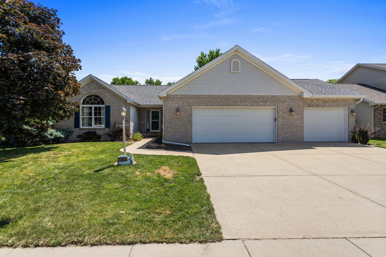 2004 Emerald Dr., Champaign, IL 61822