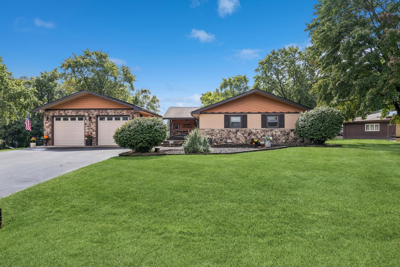 6241 Gaynelle Rd., Tinley Park, IL 60477