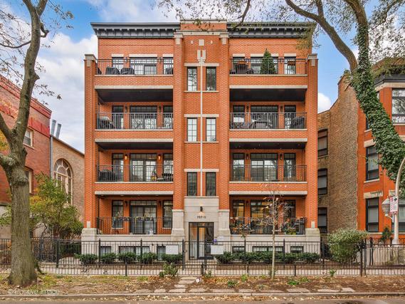 707 W Buckingham Pl. #2E, Chicago, IL 60657