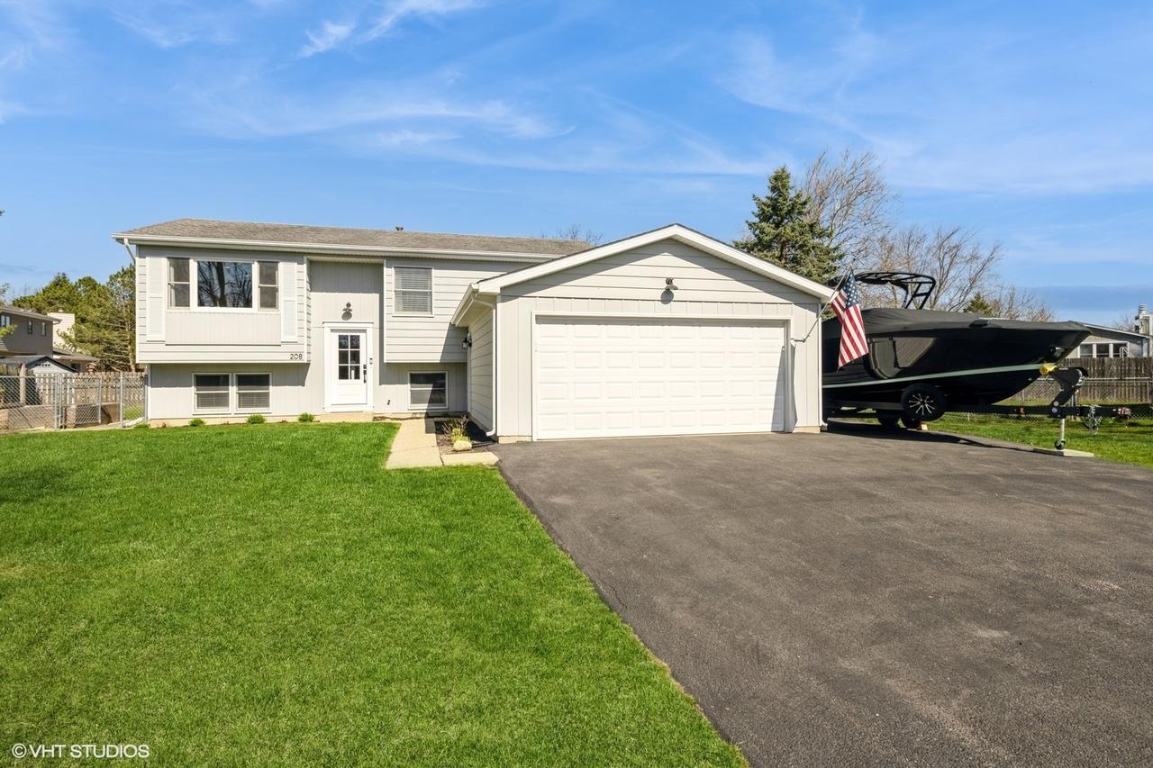 208 Chelsea Cir., Lake Villa, IL 60046