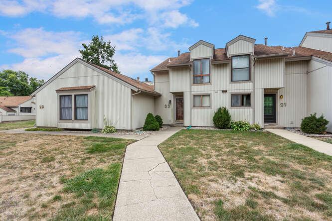 22 Colony West Dr., Champaign, IL 61820