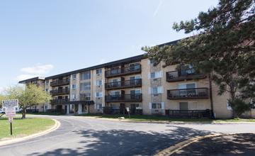 2218 S Goebbert Rd. #487, Arlington Heights, IL 60005