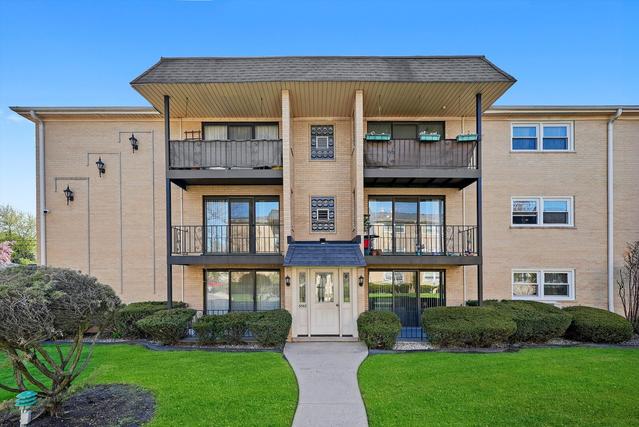 6568 W Roscoe St. #2N, Chicago, IL 60634