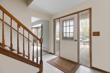 64 Ivanhoe Ln., Cary, IL 60013