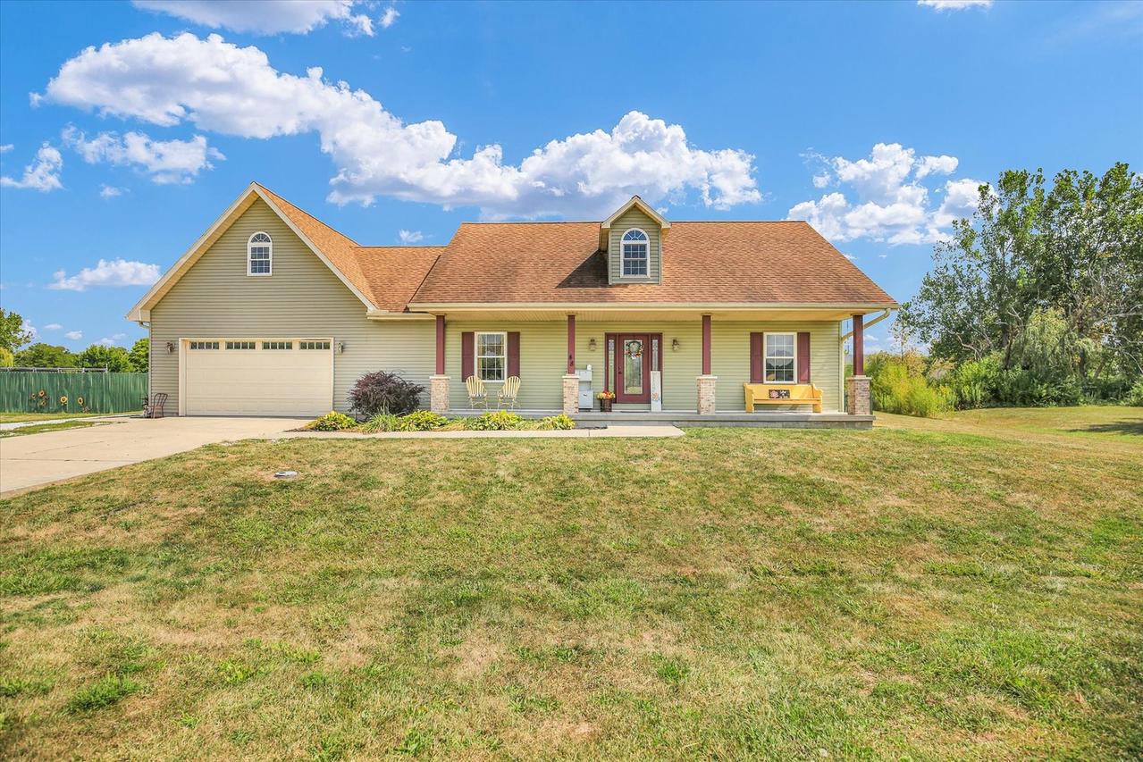 48 Nightingale Cir., Camargo, IL 61919