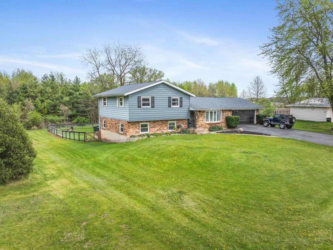 2673 N Lynnville Ct., Lindenwood, IL 61049