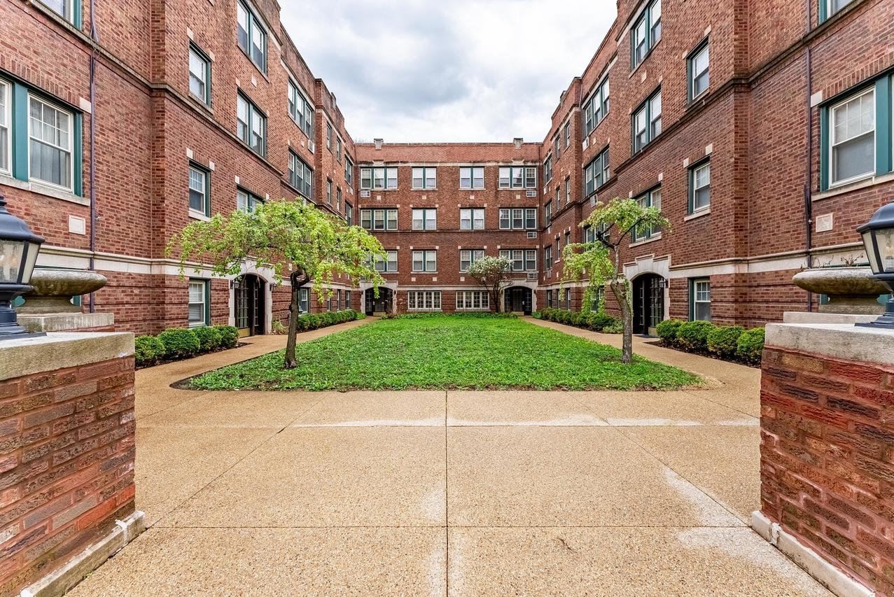 114 Lincoln Ave. #3C, Riverside, IL 60546