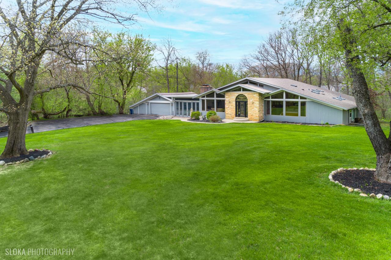 184 A River Rd., Lake Barrington, IL 60010