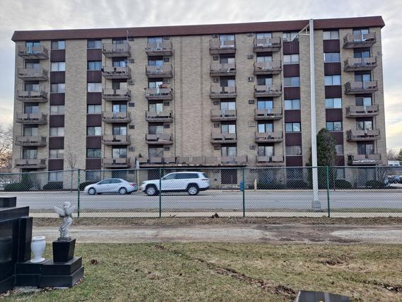 850 Des Plaines Ave. #202, Forest Park, IL 60130