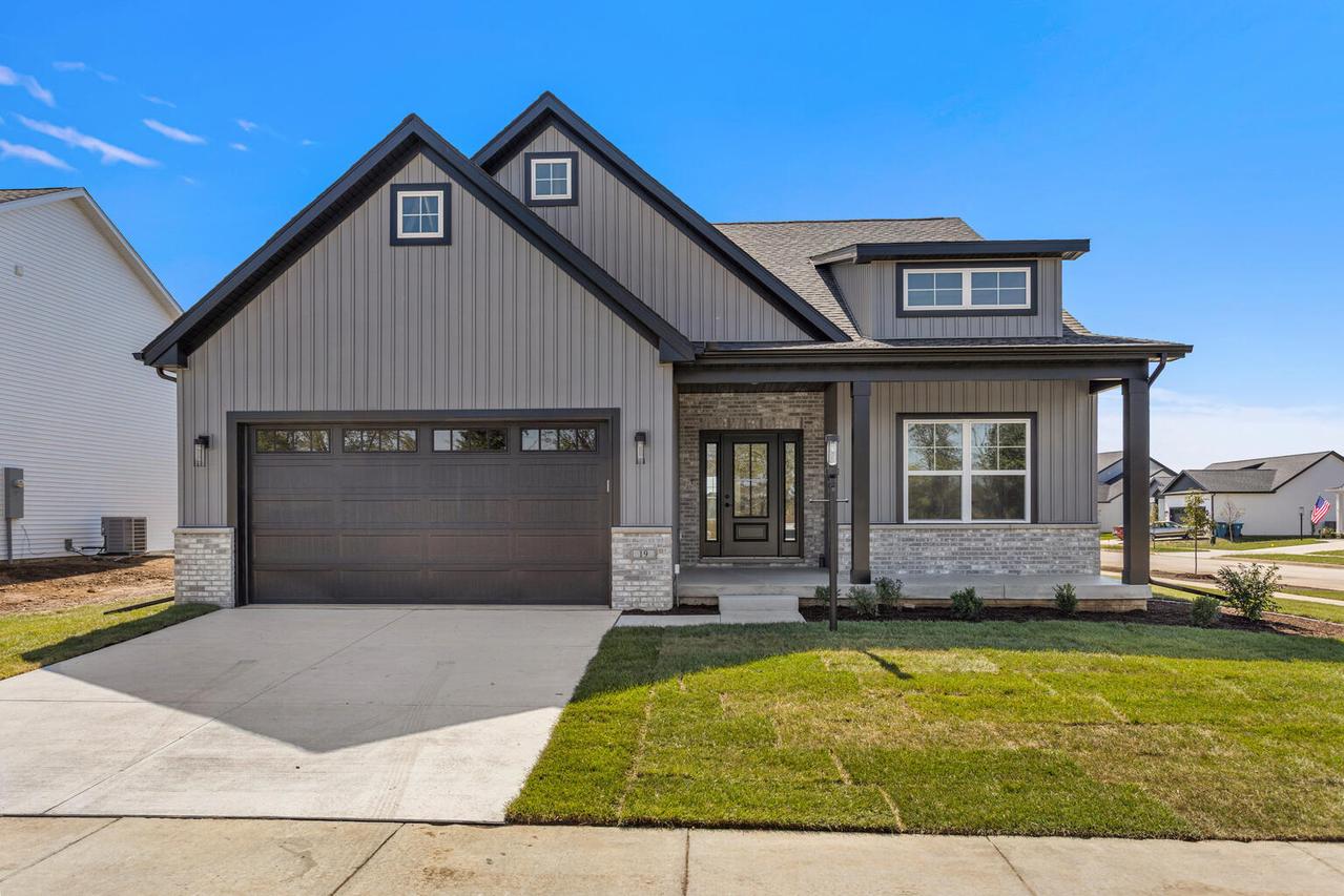19 Meadow Dr., Monticello, IL 61856