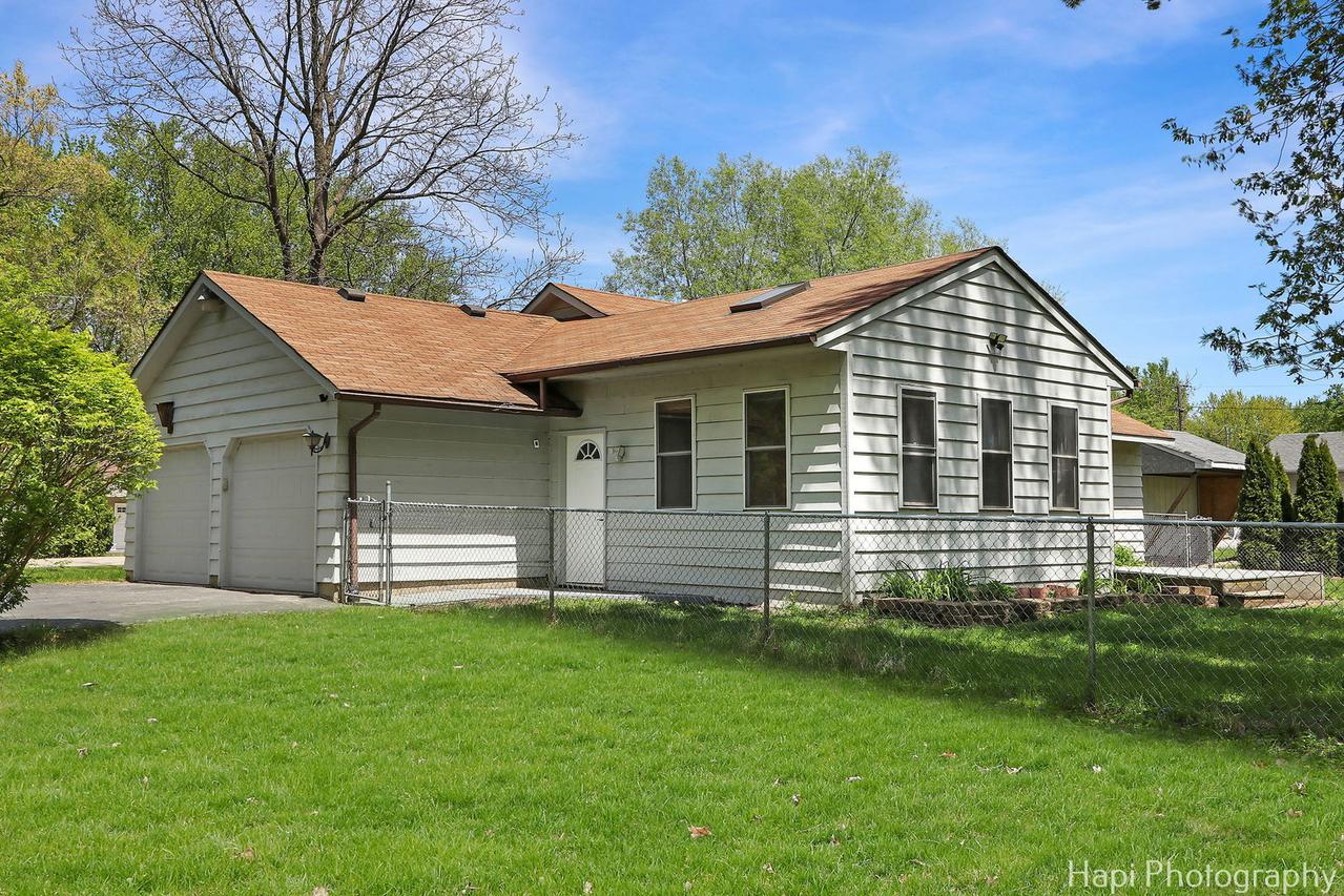 305 Pokagon Dr., Algonquin, IL 60102