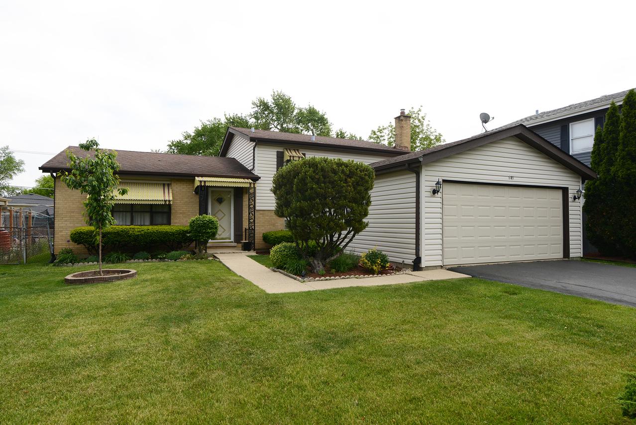 643 N Willow Rd., Elmhurst, IL 60126