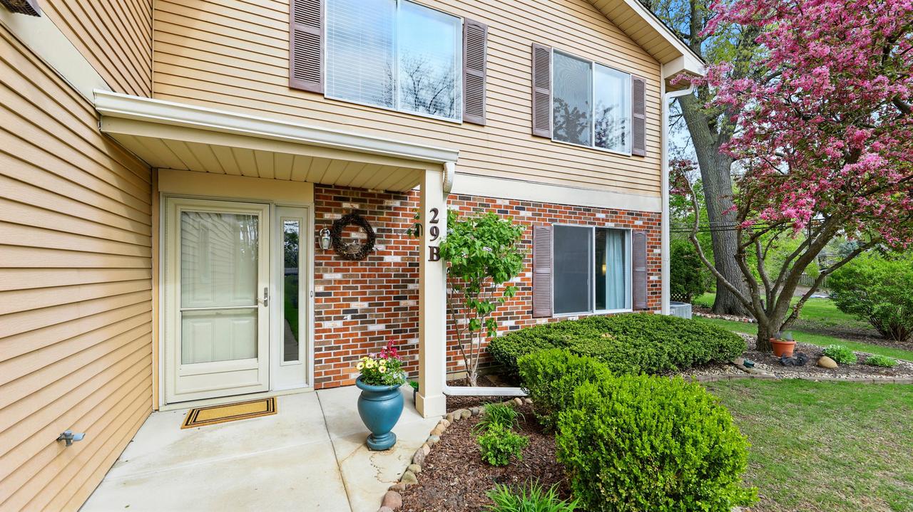 29 E Hickory St. #B, Lombard, IL 60148